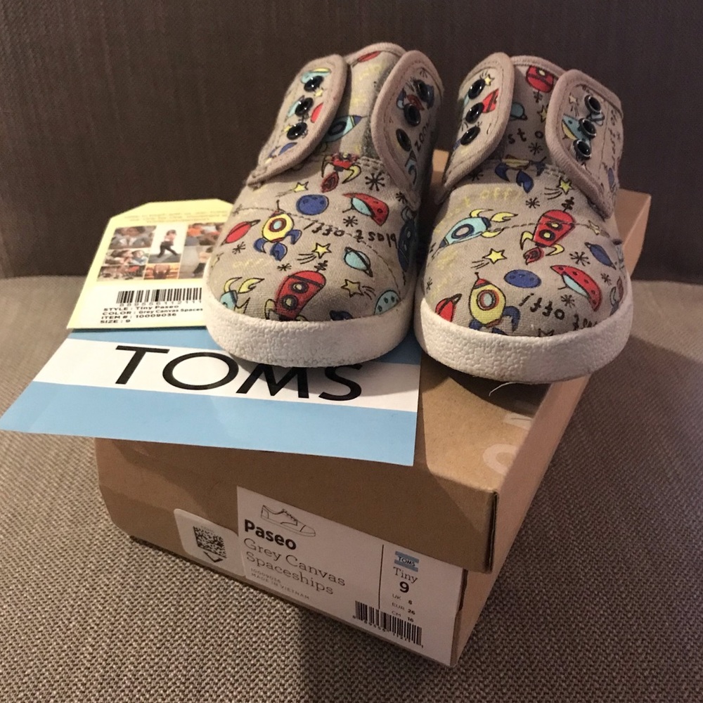 Grey Canvas Spaceships Toms